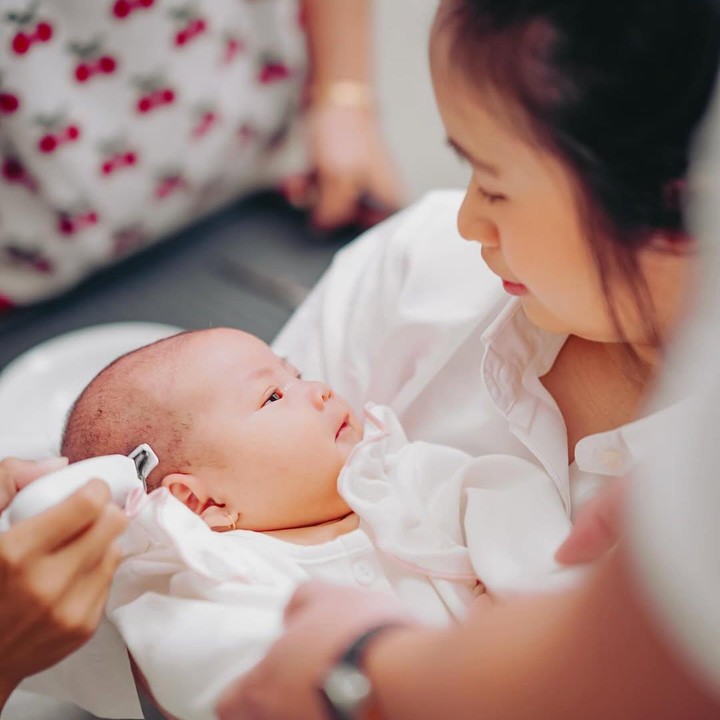 <p>Agatha sendiri lahir bertepatan dengan perayaan Hari Ibu, yakni pada 22 Desember 2024. Beberapa waktu lalu, Gritte dan Arif membuat perayaan satu bulan kelahiran sang putri. (Foto: Instagram: @gritteagathaa)</p>