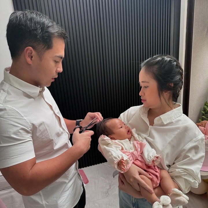 <p>Dalam acara ini, Agatha tidak hanya mendapatkan kue besar, Bunda. Rambutnya pun ikut dipangkas habis. (Foto: Instagram: @gritteagathaa)</p>