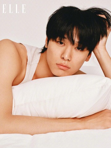 Tampil di Majalah ELLE China, Juyeon THE BOYZ Buat Fans Bangga Karena Alasan Ini