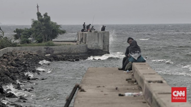 DKI Bangun Tanggul 1,4 KM untuk Atasi Rob, Alokasi Rp52 Miliar Pemerintah Provinsi (Pemprov) DKI Jakarta akan membangun tanggul sepanjang 1,4 Km untuk menangani banjir rob di Jakarta Utara.