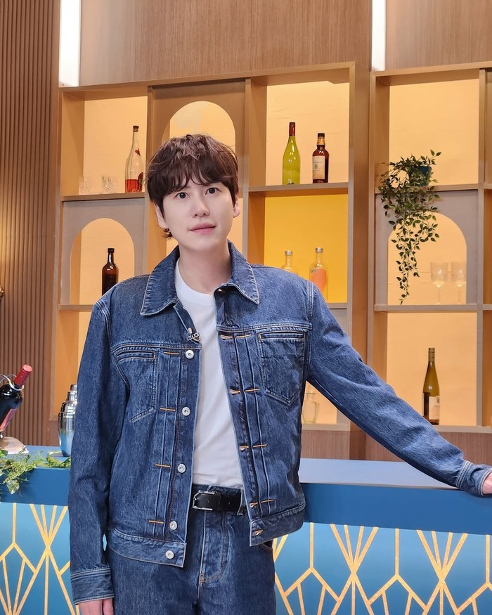 Selain itu, Kyu Hyun juga terkenal dengan kecerdasan pikiran, lisan, dan humor yang telah ditunjukkan di berbagai acara hiburan seperti 'Radio Star', 'Naked World History', dan terbaru nanti ada 'The Devil's Plan 2'./ Foto: instagram.com/kyuhyun_official