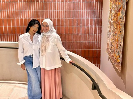5 Potret Siti Adira Kania Putri Ikke Nurjanah & Aldi Bragi yang Kini Kerja di Firma Hukum