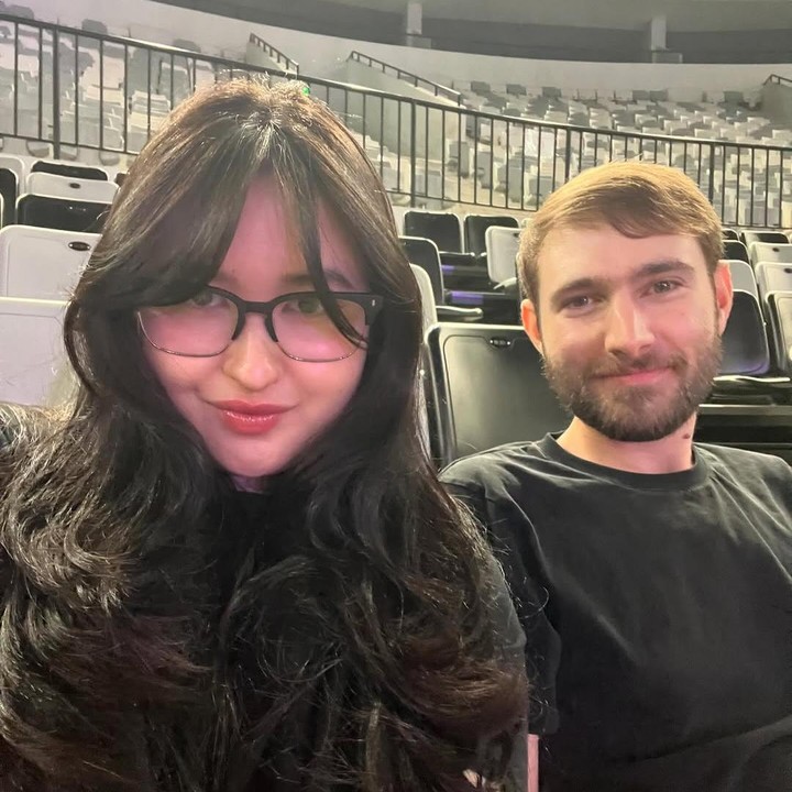<p>Stephanie mengumumkan kabar pertunangannya dengan Asher Novkov pada Mei 2024. Setelah <em>go public</em>, pelantun lagu <em>I Love You 3000</em> ini kerap membagikan momen romantis dengan sang pujaan hati di media sosial. (Foto: Instagram @stephaniepoetri)</p>