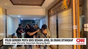 VIDEO: Polisi Gerebek Pesta Seks Sesama Jenis, 56 Orang Ditangkap