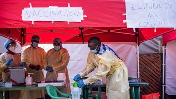 Darurat Wabah Ebola, Uganda Larang Warga Jabat Tangan hingga Pelukan