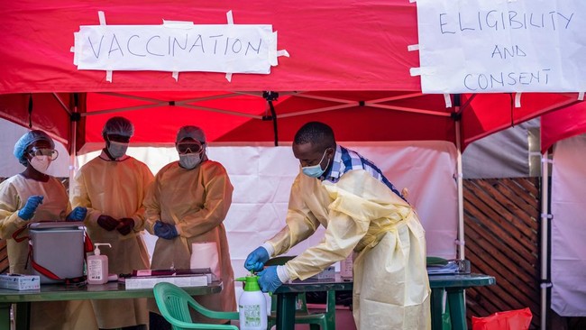 Medical personnel wear protective medical clothing while disinfecting the area in preparation for the arrival of volunteers during the launch of an Ebola trial vaccination campaign at Mulago Referral Hospital in Kampala on February 3, 2025. Uganda st