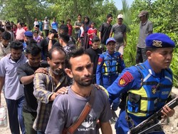 20 WN Bangladesh Terdampar di Perairan Meranti Akibat Kapal Tenggelam