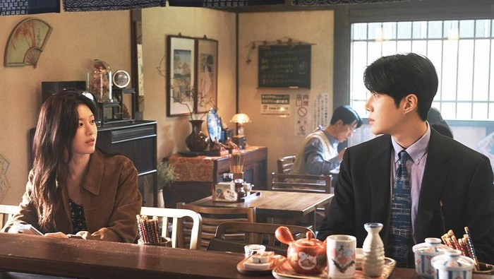 Pamer Chemistry! Kim Seon Ho dan Go Yoon Jung Tampil Serasi di Drakor 'Can This Love Be Translated?'