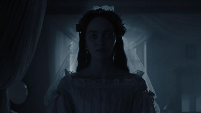Sinopsis Nosferatu tentang obsesi vampir bernama Count Orlok (Bill Skarsgard) yang tergila-gila pada Ellen Hutter (Lily-Rose Depp).