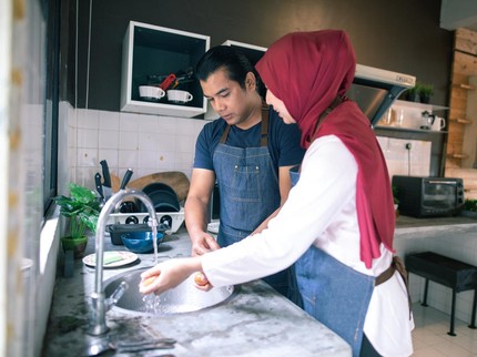 Pekerjaan Ibu Rumah Tangga Bukan Tanggung Jawab Istri, Ini Pandangan dalam Islam