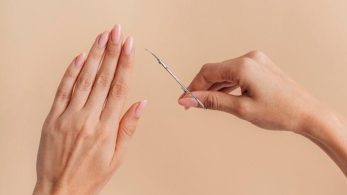img-title Tidak Perlu ke Salon, Lakukan Cara Ini untuk Mengatasi Kuku yang Patah
