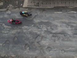 Jalan Rusak Picu Kecelakaan, Siapa yang Tanggung Jawab?