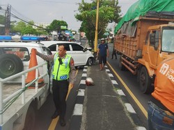 Avanza Oleng Tabrak Pembatas Jalan di Kalasan Sleman, Sejumlah Orang Luka
