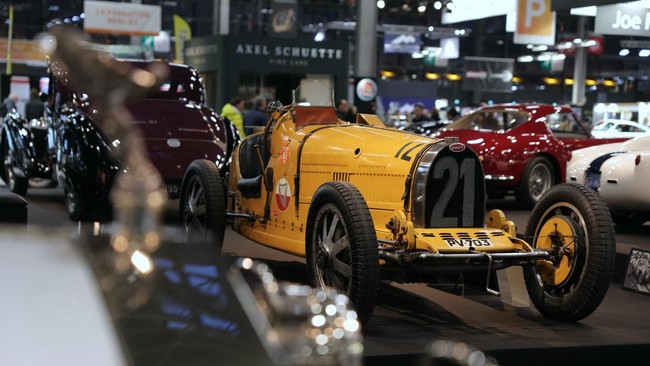 FOTO: Melihat Sejarah Mobil di Pameran Retromobile Paris