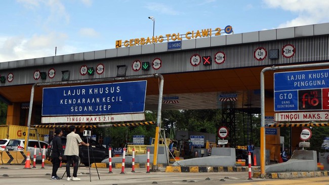 Jasa Marga Percepat Evakuasi Kecelakaan di Gerbang Tol Ciawi 2 Jasa Marga mempercepat evakuasi dan pengaturan lalu lintas imbas kecelakaan antara truk tronton dengan truk kontainer di Gerbang Tol (GT) Ciawi 2.
