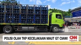 VIDEO: Polisi Olah TKP Kecelakaan Maut di Tol Ciawi