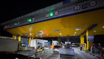 Akibat Perkerasan Jalan, 10 Mobil Alami Pecah Ban di Tol Jagorawi