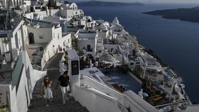 FOTO: Santorini, Pulau Indah yang Terguncang