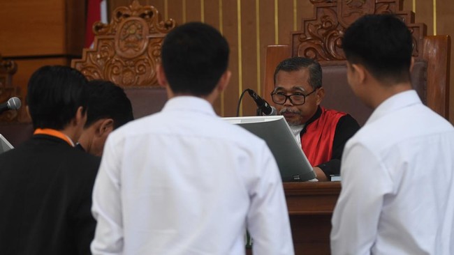 KPK meyakini lewat bukti-bukti yang dibawa ke sidang praperadilan, penetapan status tersangka terhadap Sekjen PDIP Hasto Kristiyanto, sah.