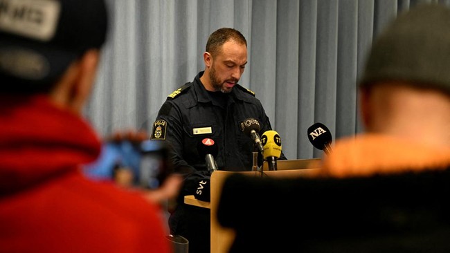 Kepala polisi lokal Roberto Eid Forest menyebut kerusakan di TKP sekolah di Swedia itu sangat parah sehingga penyidik tak dapat memastikan jumlah korban tewas.