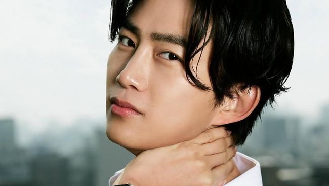 Viral Idol K-Pop Taecyeon 2PM Diduga Lamar Kekasih di Paris, Ini Klarifikasi Agensi