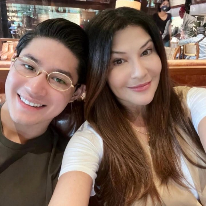 <p>Putra pertama aktris Tamara Bleszynski, Teuku Rassya, merayakan ulang tahun ke-26 pada 4 Februari 2025. Di hari spesial ini, Tamara menuliskan pesan dan doa menyentuh untuk putranya itu. (Foto: Instagram @tamarableszynskiofficial)</p>