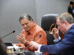 Airlangga Jelaskan Kebijakan Ekonomi & Iklim Investasi ke 130 Delegasi Asing