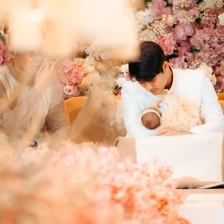 <p>"<em>Alhamdulillah</em> akikah putri kami LESHIA TIVANA BILLAR. InsyaAllah sehat selalu dan menjadi anak yang salihah ya, Nak," kata Lesti dengan menyisipkan emotikon hati. (Foto: Instagram: @lestikejora)</p>