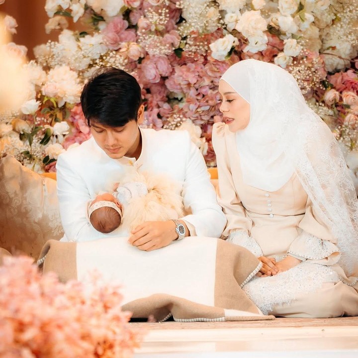 <p>Tidak lama setelah kelahirannya, Lesti dan sang suami, Rizky Billar, pun mengadakan akikah untuk sang putri. Momen ini dibagikan langsung oleh Lesti melalui laman Instagram-nya. (Foto: Instagram: @lestikejora)</p>