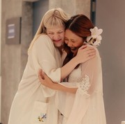 Successful Fangirl! Ini Momen Nadin Amizah dan Aurora Bertemu, Cute Bak Peri