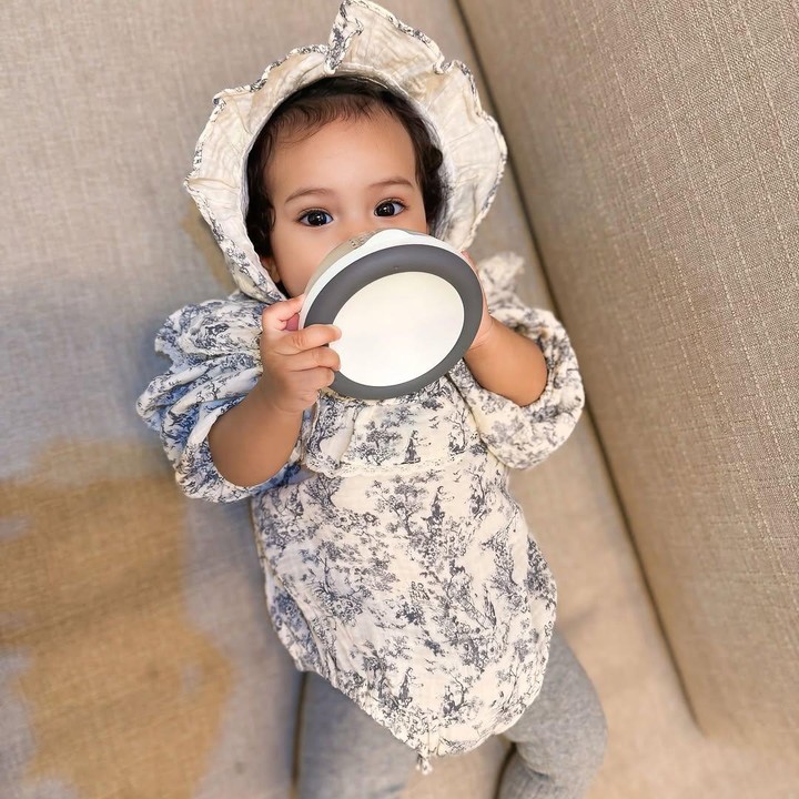 <p>Banyak netizen yang turut berbahagia dengan kehadiran Humaira dalam keluarga Zaskia Sungkar, Bunda. Tidak sedikit netizen yang menyebut kecantikan Baby Humaira sangat mirip dengan Zaskia. (Foto: Instagram: @zaskiasungkar15)</p>