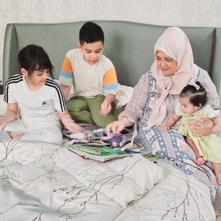 <p>Beberapa waktu lalu, Baby Humaira bertemu dengan ibunda Zaskia Sungkar, Fenny Bauty. (Foto: Instagram: @fenny.bauty)</p>