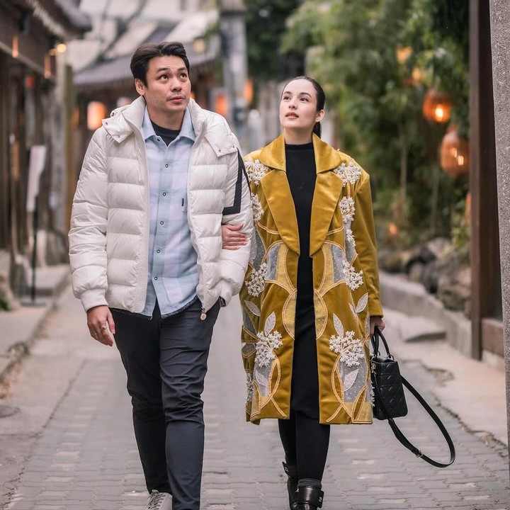 <p>Liburan di Korea Selatan ini menjadi quality time spesial Chelsea dan Rob yang baru saja merayakan ulang tahun pernikahan kedua. Sejak resmi menikah, pasangan ini selalu tampil harmonis dan tak pernah diterpa isu miring. (Foto: Instagram @robclintonkardinal)</p>