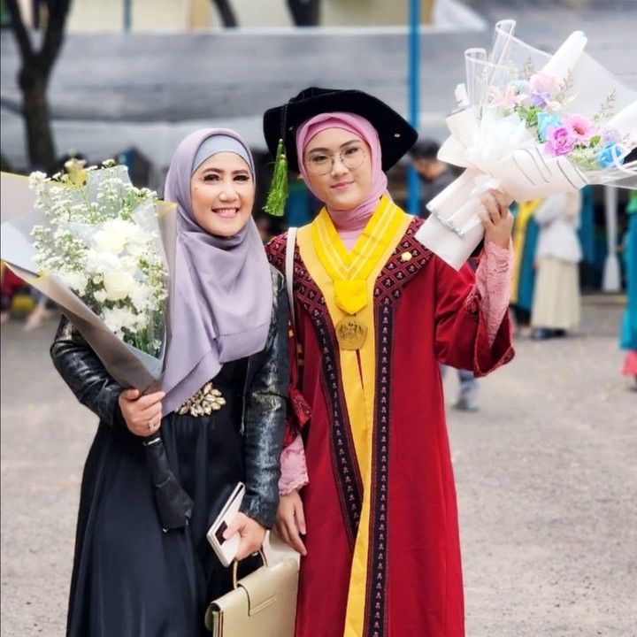 <p>Momen itu dibagikan langsung oleh Ine melalui beberapa potret yang diunggah di akun Instagram pribadi. Pada unggahan itu, Ine menuliskan pesan untuk sang putri. (Foto: Instagram@inesinthya)</p>