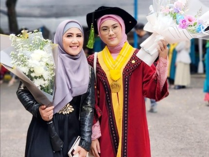5 Potret Sherin, Putri Ine Sinthya yang Baru Saja Wisuda Profesi Dokter
