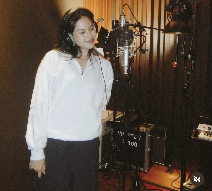 Maudy Ayunda, Pengisi Soundtrack Film Korea yang Hobi Minum Matcha