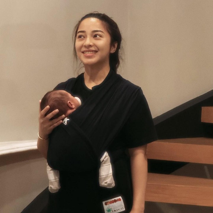 <p>Aktris Nikita Willy melahirkan anak kedua laki-laki bernama Nael Idrissa Djokosoetono, pada 15 Desember 2024. Istri Indra Priawan ini bakal menjalani proses menyusui di bulan Ramadhan, setelah bertekad untuk memberikan ASI eksklusif. (Foto: Instagram @nikitawillyofficial94)</p>