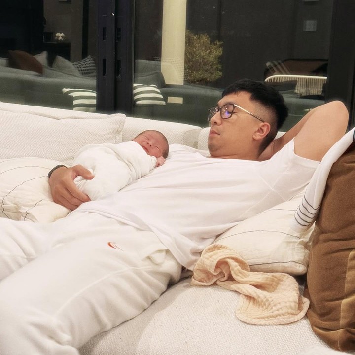 <p>Melalui laman Instagram-nya, Nikita mengunggah beberapa momennya bersama Nael selama satu bulan terakhir. Nikita pun menyebut setiap momen yang dilalui terasa sangat berharga. (Foto: Instagram: @nikitawillyofficial94)</p>