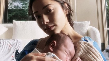 img-title Pola Asuh Nikita Willy Saat Momong Dua Buah Hati tanpa ART tuai Pujian