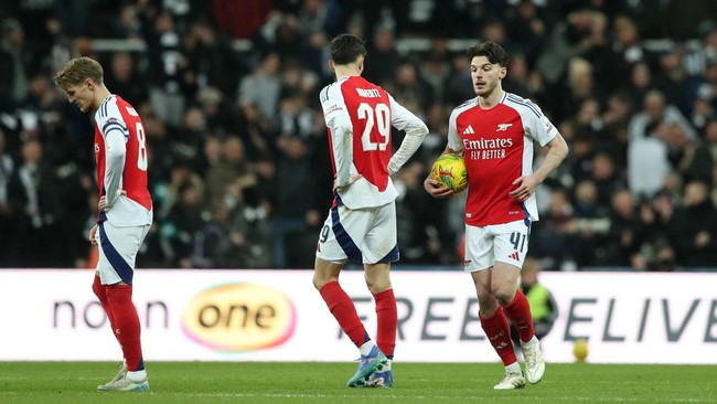 Perjalanan Arsenal pekan ini naik-turun bak roller coaster. Setelah menang telak 5-1 atas Manchester City, The Gunners malah tumbang di tangan Newcastle United.