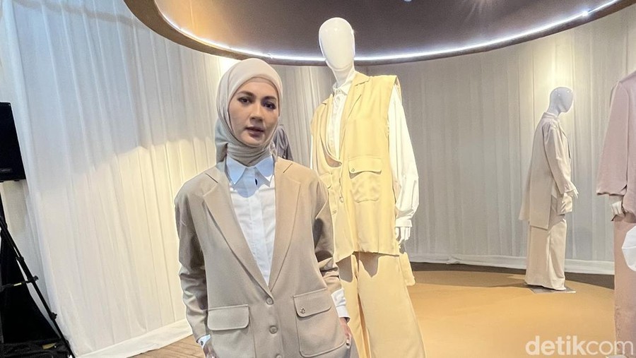 Paula Verhoeven memperkenalkan brand hijab dan modest fashion, Amapola di D’Gallerie (6/2/2025).