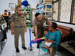 Kala Pengemis Viral Sundut Rokok Kembali Bikin Resah Tabok Pemotor di Banyumas