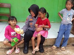 Pengungsi Tanah Gerak Purwodadi Pasuruan Diberi Trauma Healing