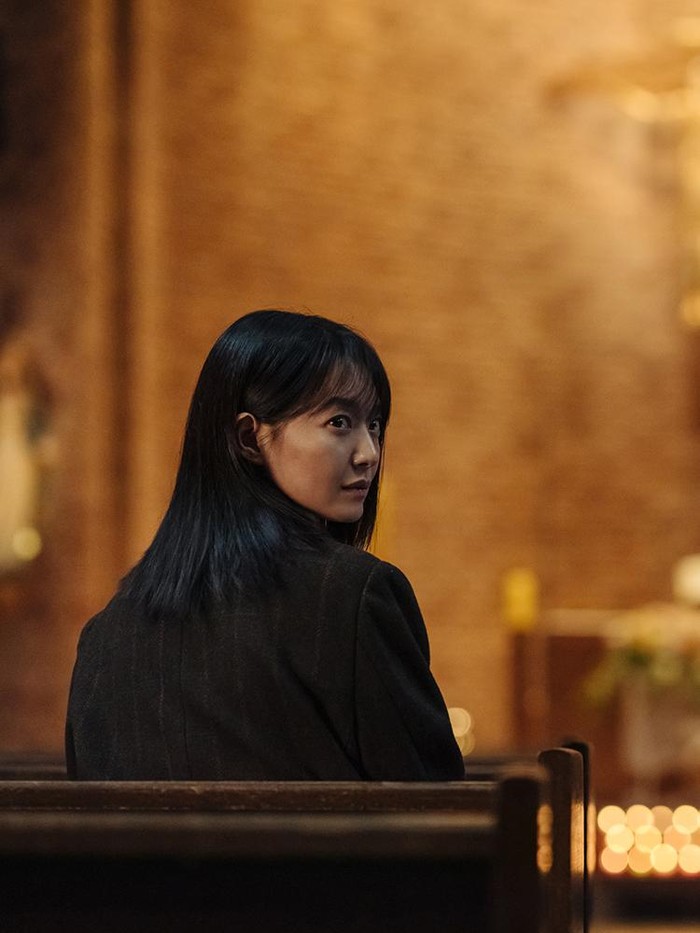 Terdiri dari enam episode, kamu bisa menyaksikan akting Shin Min Ah di Karma melalui platform Netflix, Beauties!/ Foto: Netflix