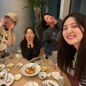 Pelantun 'Up & Down', Girl Group EXID Bagikan Momen Kebersamaan Terbaru