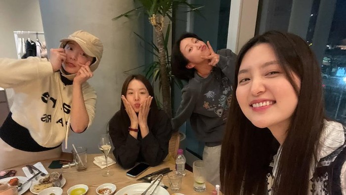 Pelantun 'Up & Down', Girl Group EXID Bagikan Momen Kebersamaan Terbaru