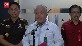 VIDEO: Dirut PT Kebun Tebu Mas Ditahan Kejagung Kasus Impor Gula