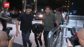 VIDEO: Pria Tak Dikenal Ditangkap KPK. Diduga Pegawai KPK Gadungan