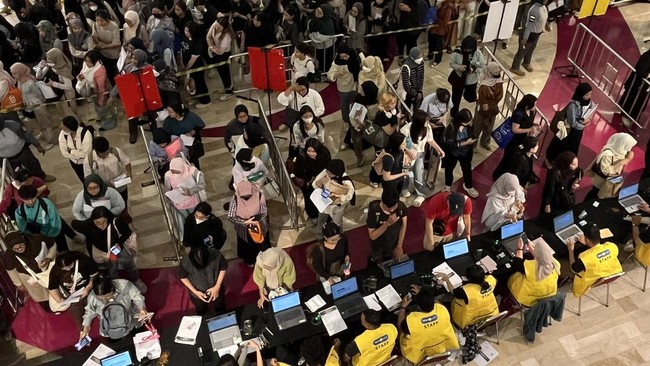 Seorang warga terlindas kakinya saat antre tiket konser Boyband asal Korea Selatan, Seventeen. Kasus tersebut kini berakhir damai.