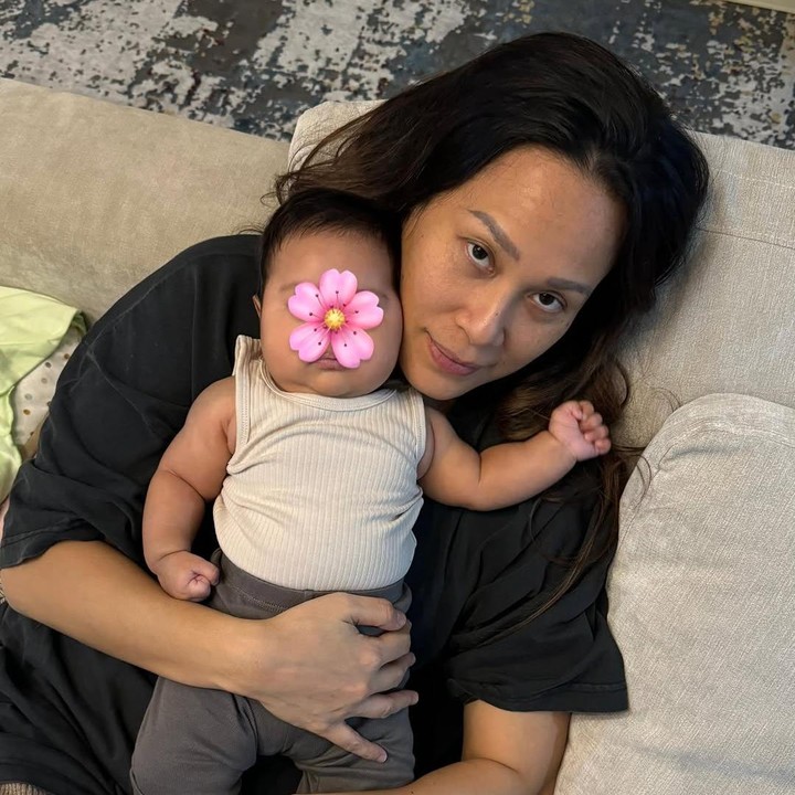 <p>Pada September 2024, Inong Ayu melahirkan putri bungsunya Solenne. Kehadiran baby Solenne menjadi pelengkap kebahagiaan keluarga Abimanda dan Inong. Keempat kakak Solenne menyambut dengan penuh suka cita kelahiran si bungsu.  (Foto: Instagram @inong_ayu)</p>